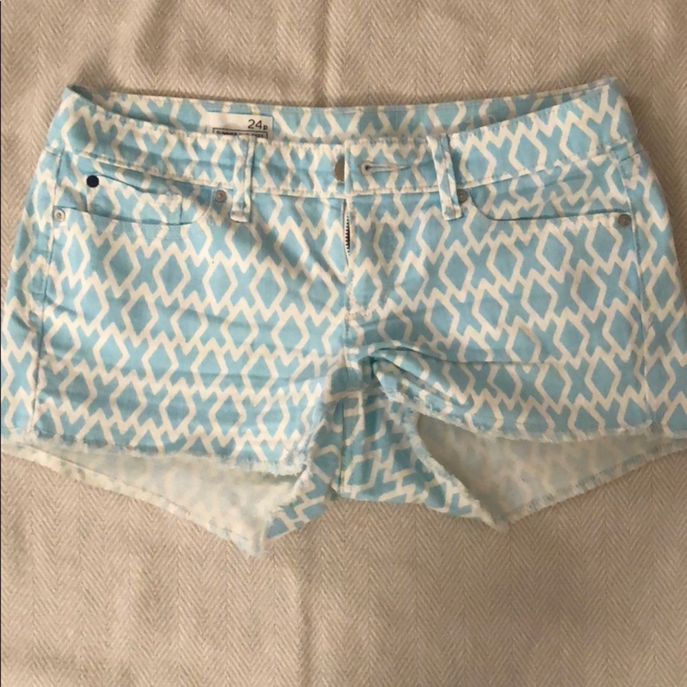 Light blue and white pattern cut-off shorts